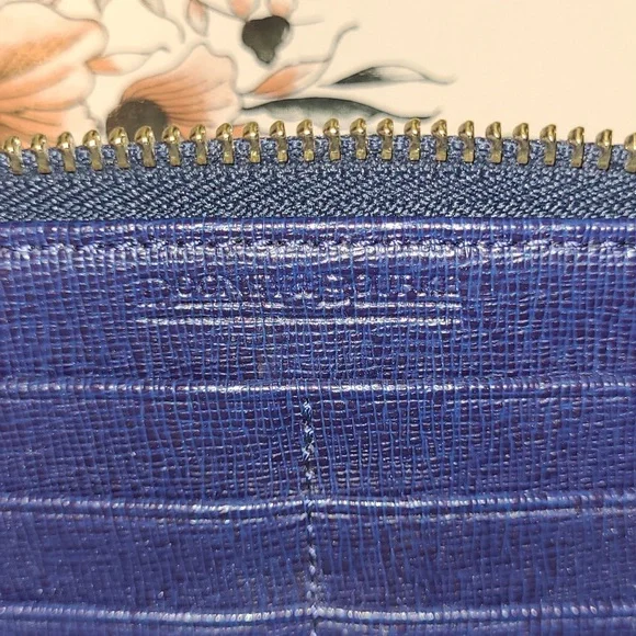 Dooney & Bourke Navy Blue Large Wristlet-Pre-loved. - Picture 7 of 12